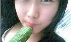 女生说在吃瓜是什么意思,“吃瓜”背后的网络流行语奥秘