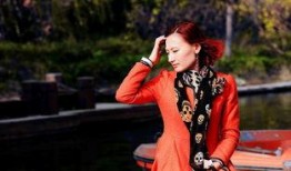 红衣女,时尚潮流的引领者