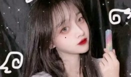 女生熬夜娱乐吃瓜酱